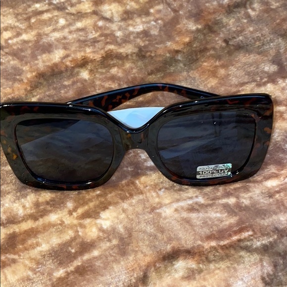 Accessories - NEW Oversized Tortoise Shell Spexx Sunnies